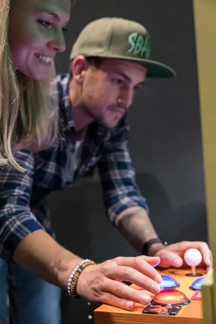 Team löst Rätsel im Escape Room in Wels